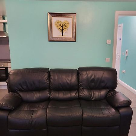 Lovely 2- Bedroom Apartment In 벨파스트 외부 사진