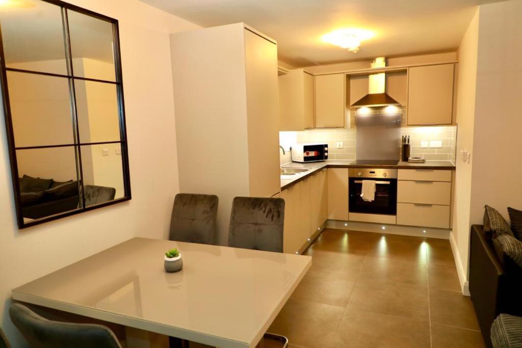 Lovely 2- Bedroom Apartment In 벨파스트 외부 사진