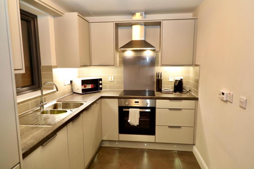 Lovely 2- Bedroom Apartment In 벨파스트 외부 사진