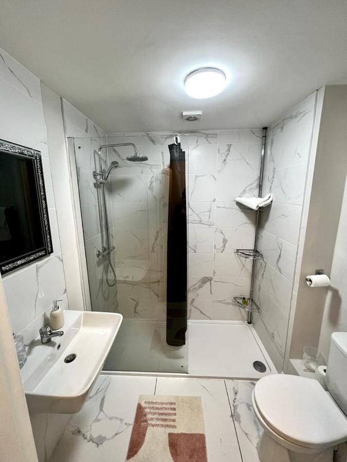 Lovely 2- Bedroom Apartment In 벨파스트 외부 사진
