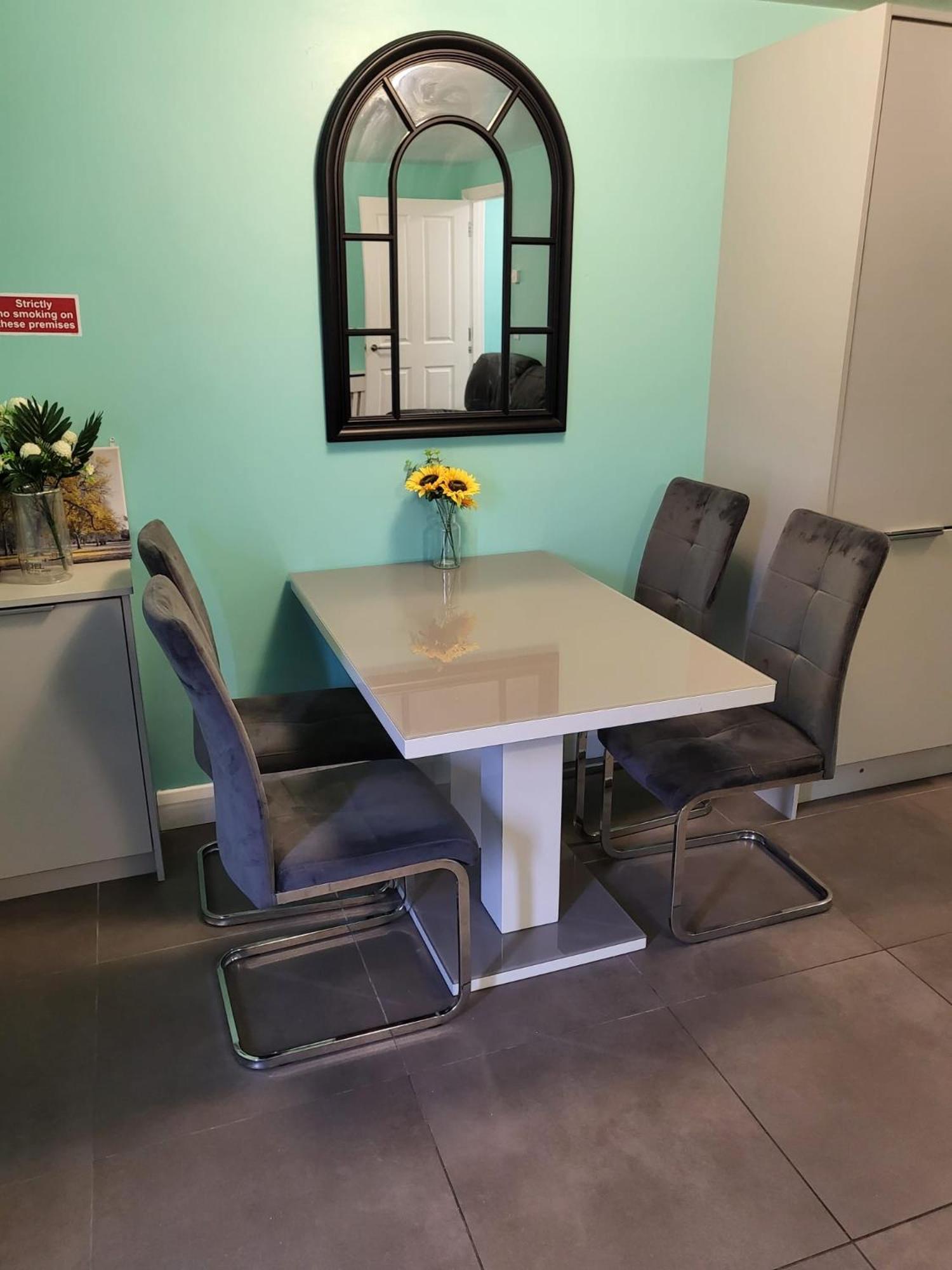 Lovely 2- Bedroom Apartment In 벨파스트 외부 사진