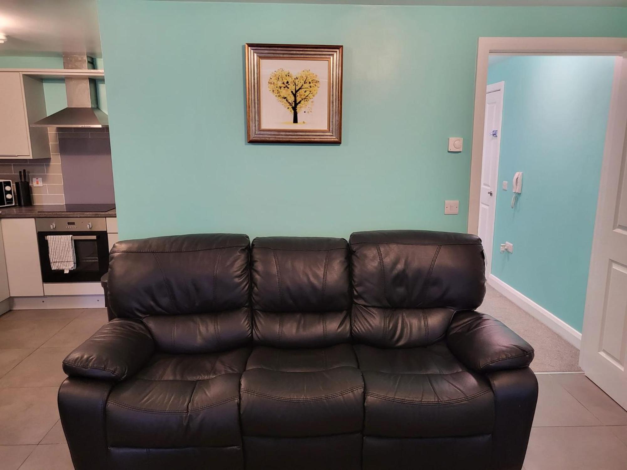 Lovely 2- Bedroom Apartment In 벨파스트 외부 사진