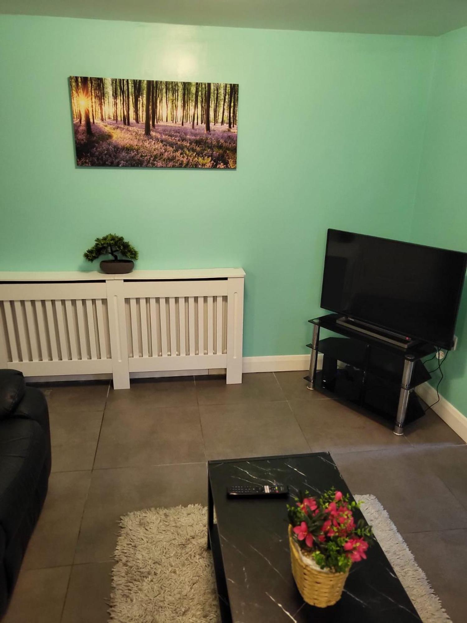 Lovely 2- Bedroom Apartment In 벨파스트 외부 사진