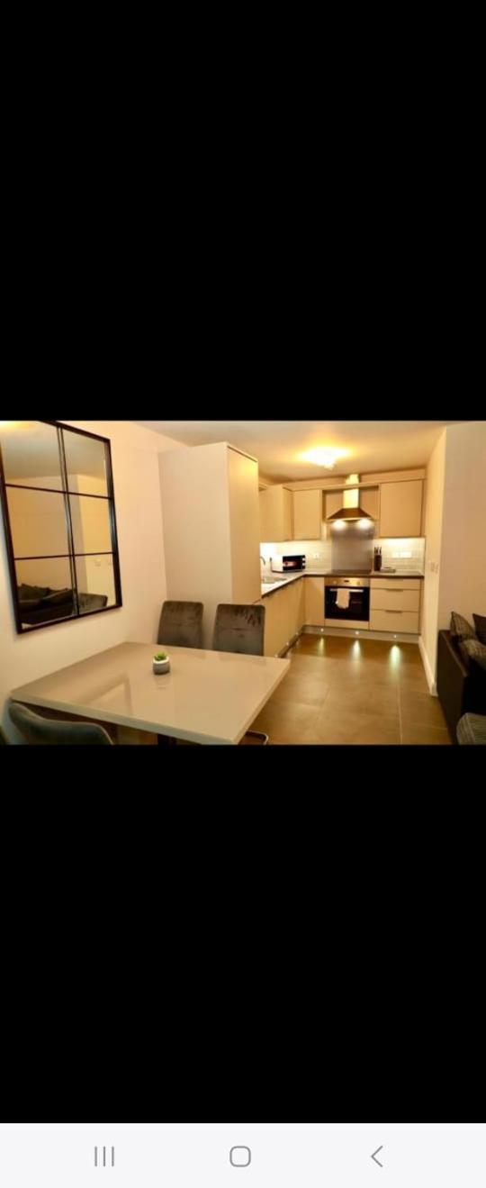 Lovely 2- Bedroom Apartment In 벨파스트 외부 사진